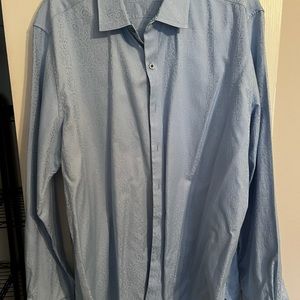 Robert Graham XXL light blue, with subtle pattern/texture